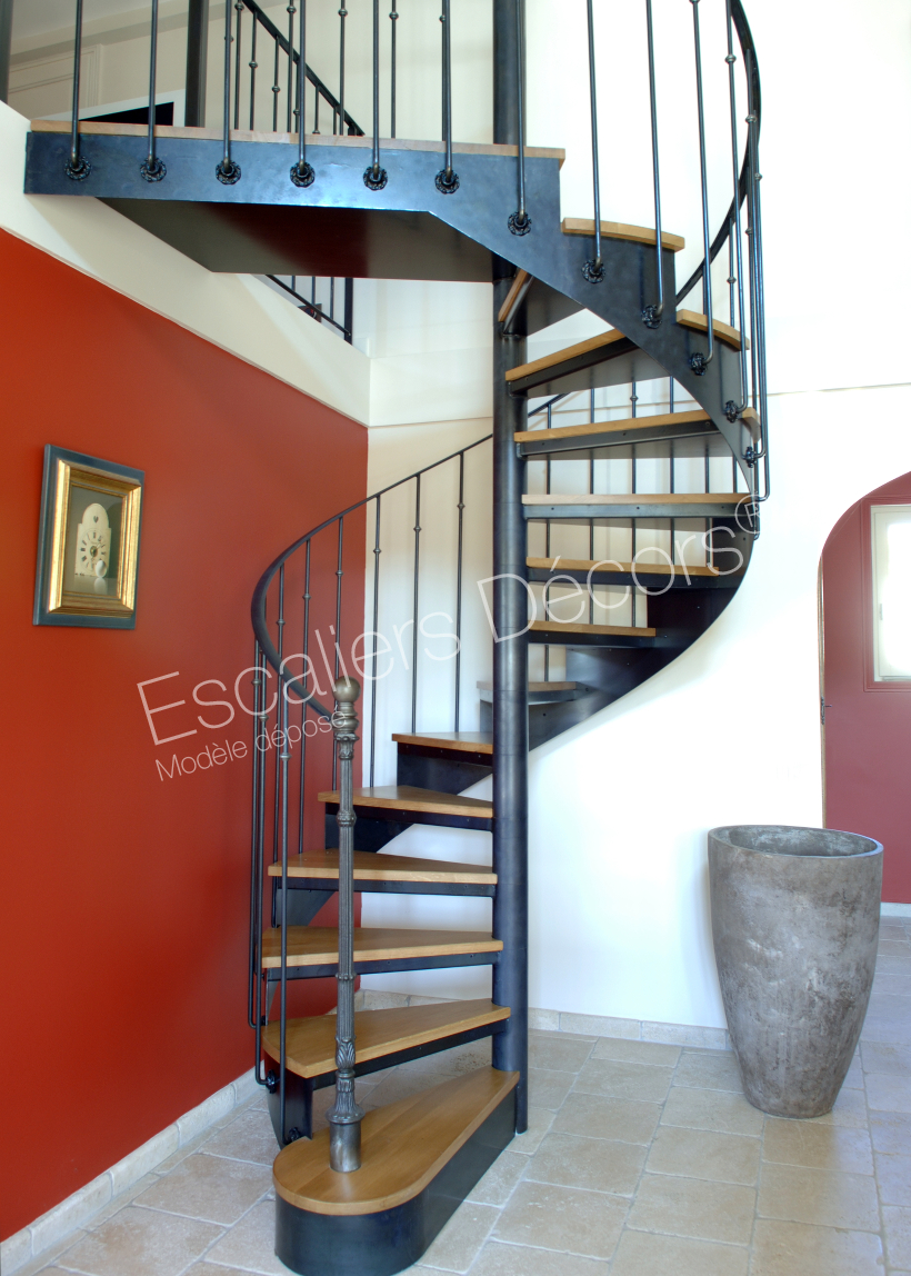 Photo DH45 - SPIR'DÉCO® Bistrot en colimaçon. Escalier intérieur d'accès mezzanine hélicoïdal métal et bois pour une décoration rétro. Vue 2